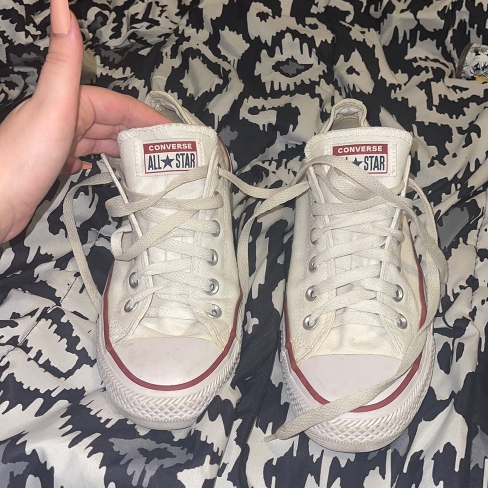 size 9 low all white womens converse
